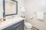 Master Bedroom en Suite with Tub/Shower Combo